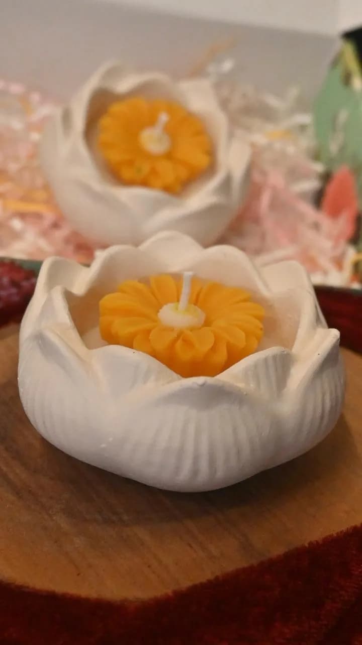 Lotus Candle